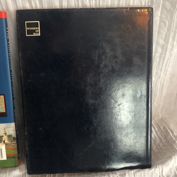 TIMELINE OF LONDON & LONDON TOWER 2 hardcover books & Greenfriars Bobby trivet - Picture 8 of 16